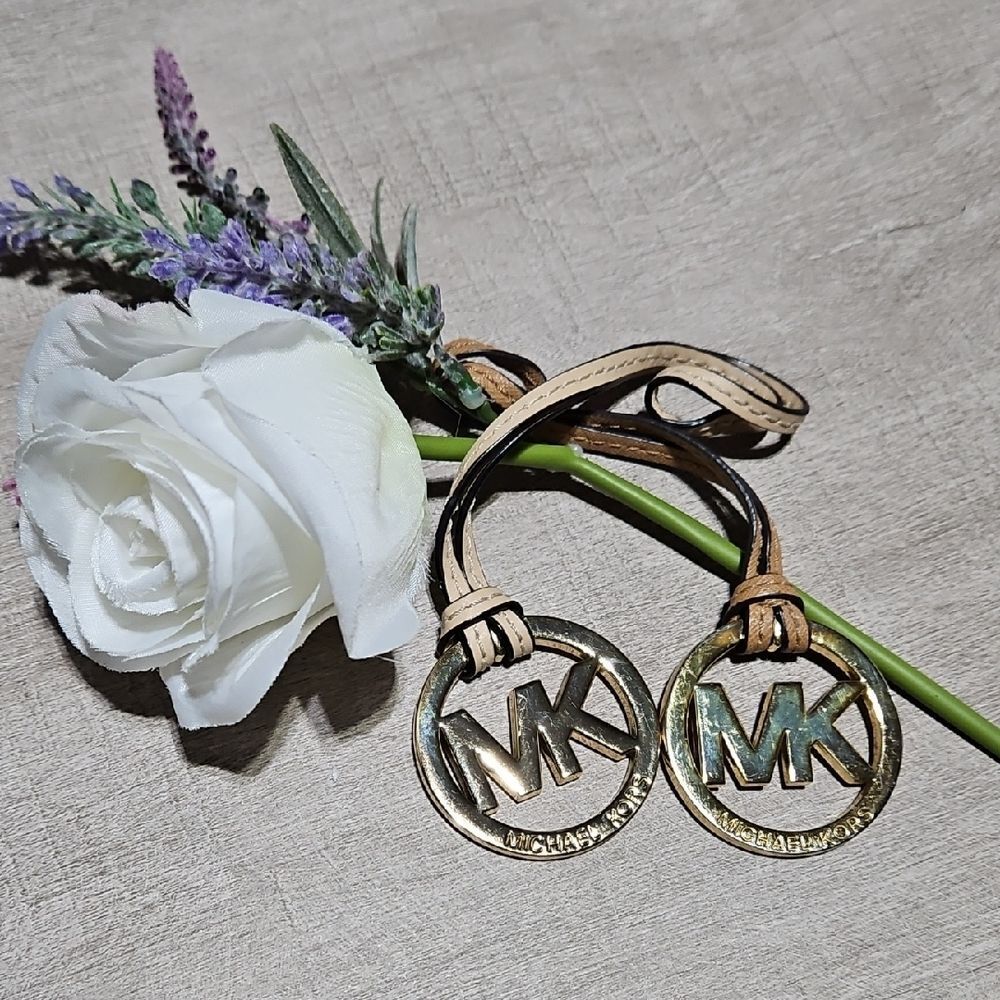 Michael Kors 🎁 Goldtone Logo Charm Set Of 2. Rehab Bag Charms